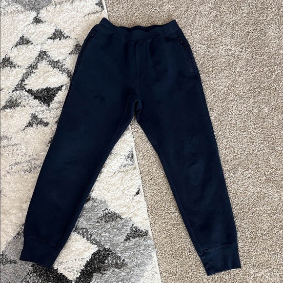 Uniqlo - Picture 1 of 3